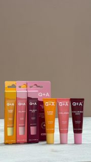 Dry lips? Fine lip lines? Or just want that healthy glossy look? 👀
Meet the Q+A Lip Balm Trio—your everyday lip essential! 💙 Hyaluronic Acid Hydrating Lip Balm
💧 Instantly hydrates & locks in moisture
✨ Leaves lips looking plump with a Berry Tint 💜 Collagen Anti-Age Lip Balm
🌸 Soft pink tint for a fresh, healthy-looking pout
✨ Helps lips appear smoother and more youthful 💚 Super Food Softening Lip Balm
Clear finish with nourishing plant-powered goodness
🥑 Softens rough, dry lips for all-day comfort 💕 No sticky feeling.
💕 Easy everyday wear.
💕 Natural-looking colour.
💕 Soft, smooth, kissable lips. ✨ Which shade is your favourite?
🤍 Clear • 🌸 Rose Tint • 🍓Berry Tint
.
.
.
#drylip #colourlipbalms #naturallooklip #lipcareroutine❤️ #palelips